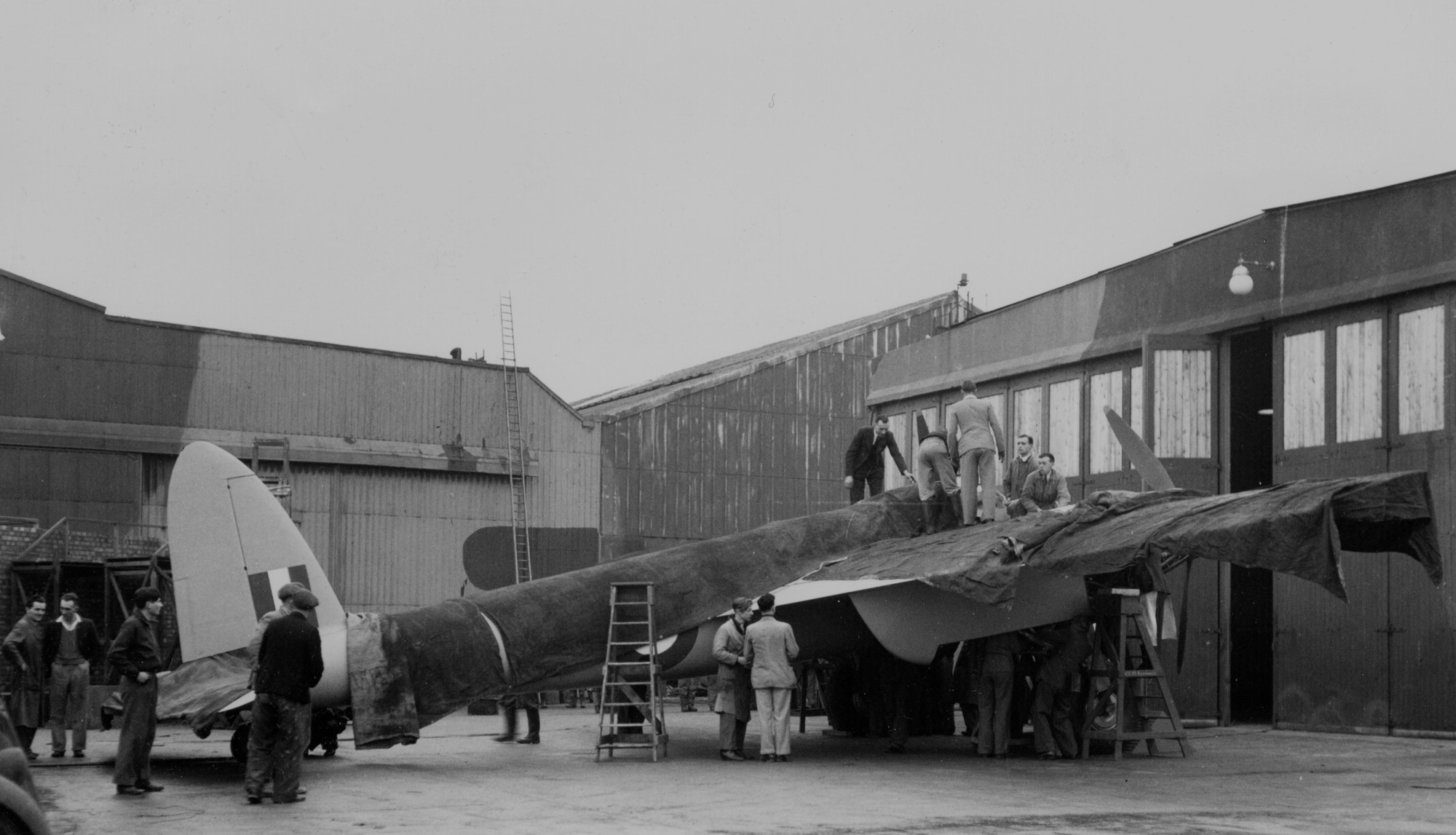 de Havilland DH98 Mosquito prototype W4050 under covers at Hatfield 24 11 1940
