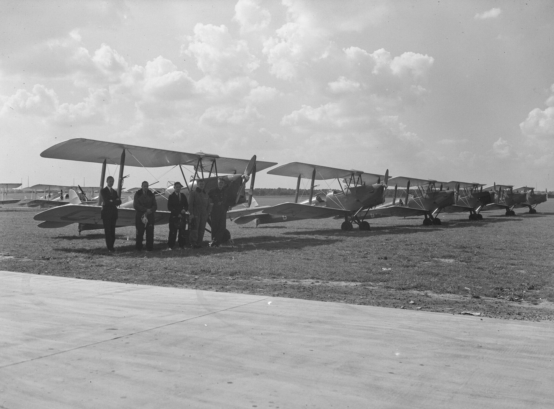 Six London Aero Club de Havilland DH.82 Tiger Moths at Hatfield plus four pilots and manager, 29th August 1939.