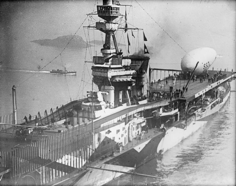 A naval airship (SSZ - Sea Scout Zero) on the after flight deck of HMS FURIOUS, 1918.
