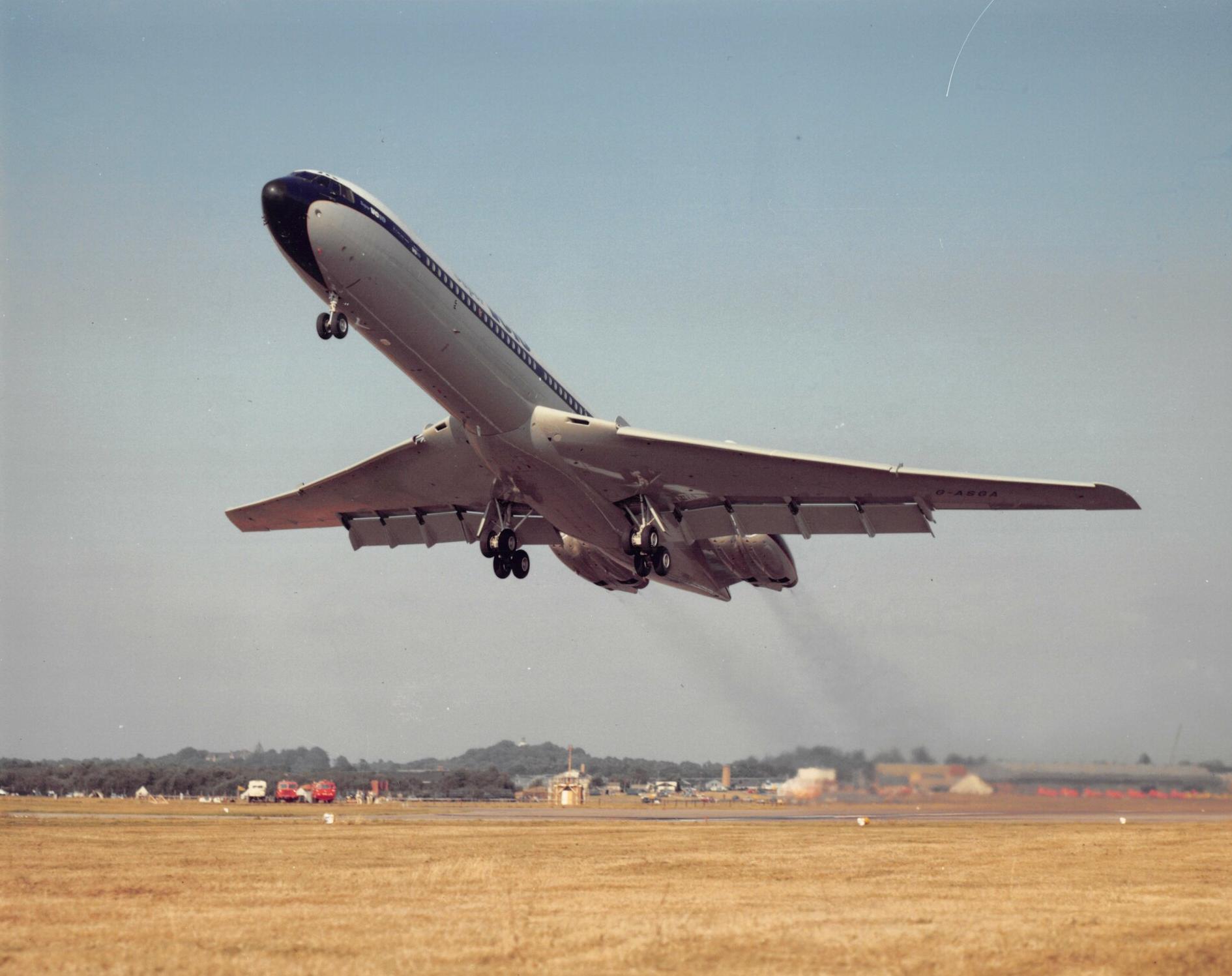 Super VC10 BOAC G-ASGA taking-off from Farnborough, September 1968.