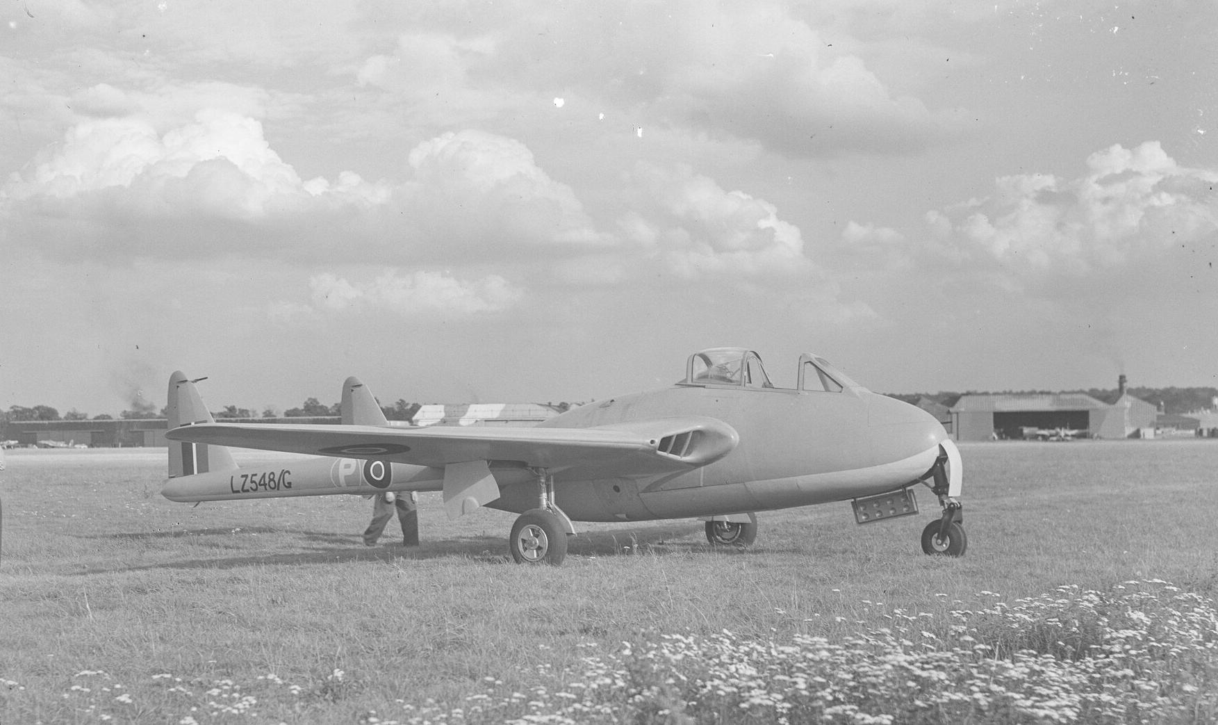 de Havilland DH.100 Vampire F Mk1 (LZ548/G) prototype, ground view at Hatfield, 24th August 1943.